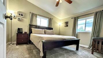 Una scrivania, ferro/asse da stiro, Wi-Fi gratuito, lenzuola