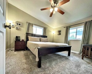 Desk, iron/ironing board, free WiFi, bed sheets - Adventure awaits you in this stylish home with private hot tub spa, on your own enclosed patio. Remodeled home with chef's kitchen, stylish vibe and everything you need. Just minutes to everything Denver has to offer. (Denver)