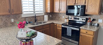 Bring Everyone! Spacious Mountain Retreat for Families & Groups - Sleeps 17