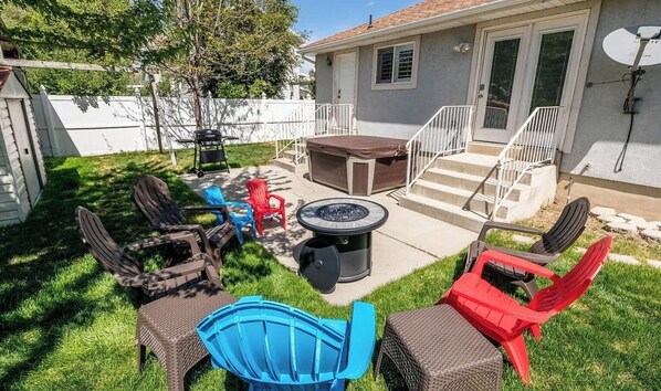 Outdoor dining - Family-Sized Mountain Home for Families & Groups - Sleeps 17 Near Park City (Heber City)