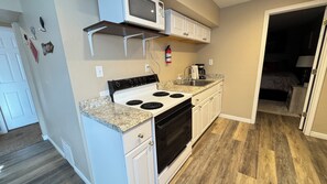 Fridge, microwave, oven, stovetop - Family-Sized Mountain Home for Families & Groups - Sleeps 17 Near Park City (Heber City)