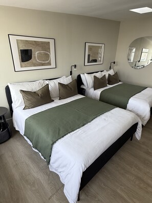 Kamer, 1 twee- of 2 eenpersoonsbedden, uitzicht op stad | Verduisterende gordijnen, een strijkplank/strijkijzer, gratis wifi