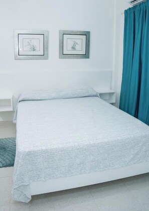 1 slaapkamer, een strijkplank/strijkijzer, wifi, beddengoed