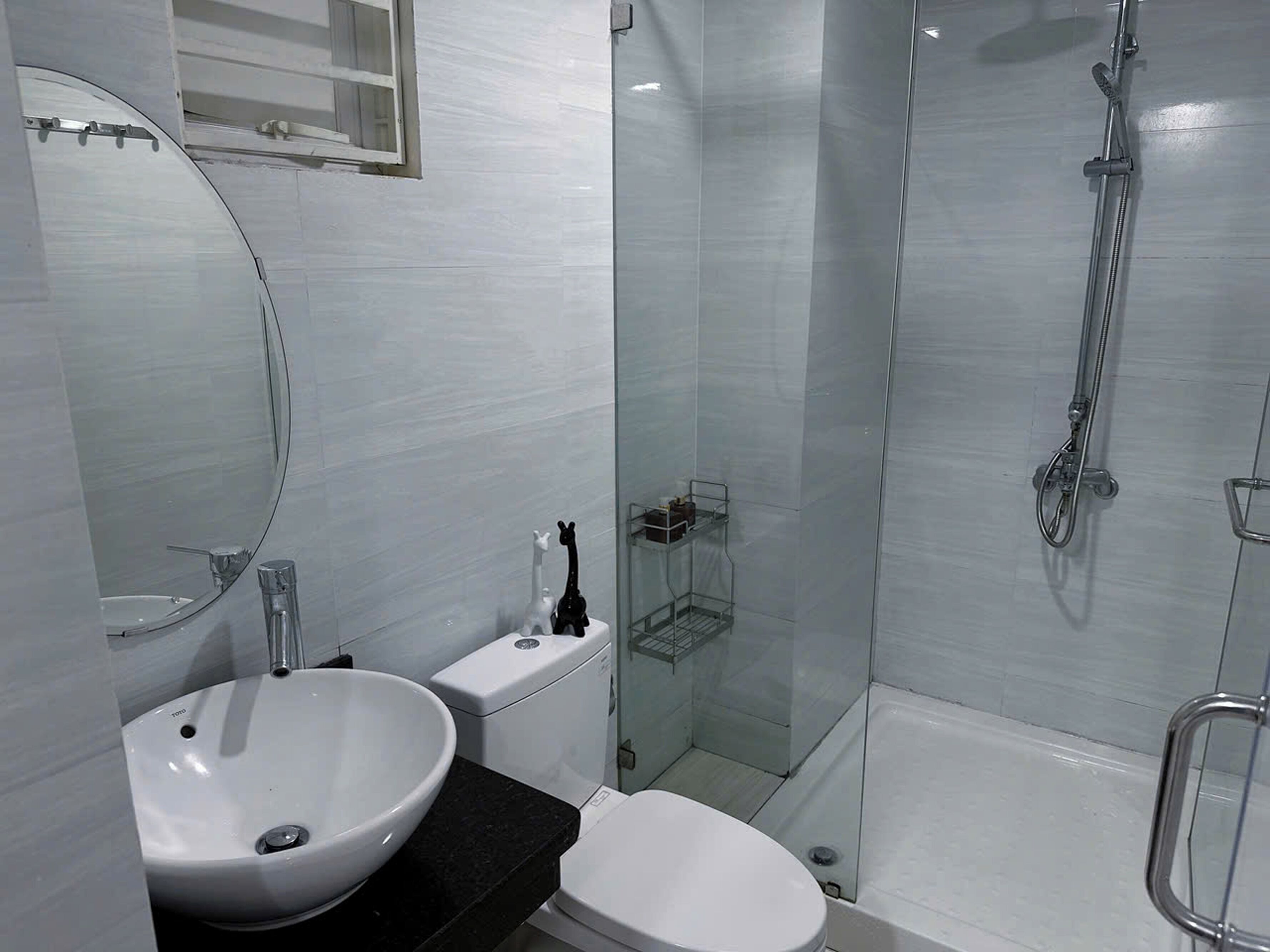 A modern bathroom with a white sink, toilet, and bathtub.