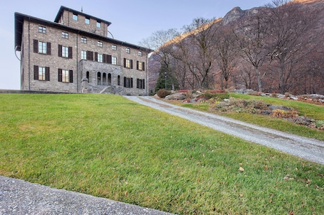 Exterior. Studio Apartment 'La Pièce de Leo' in Chatillon