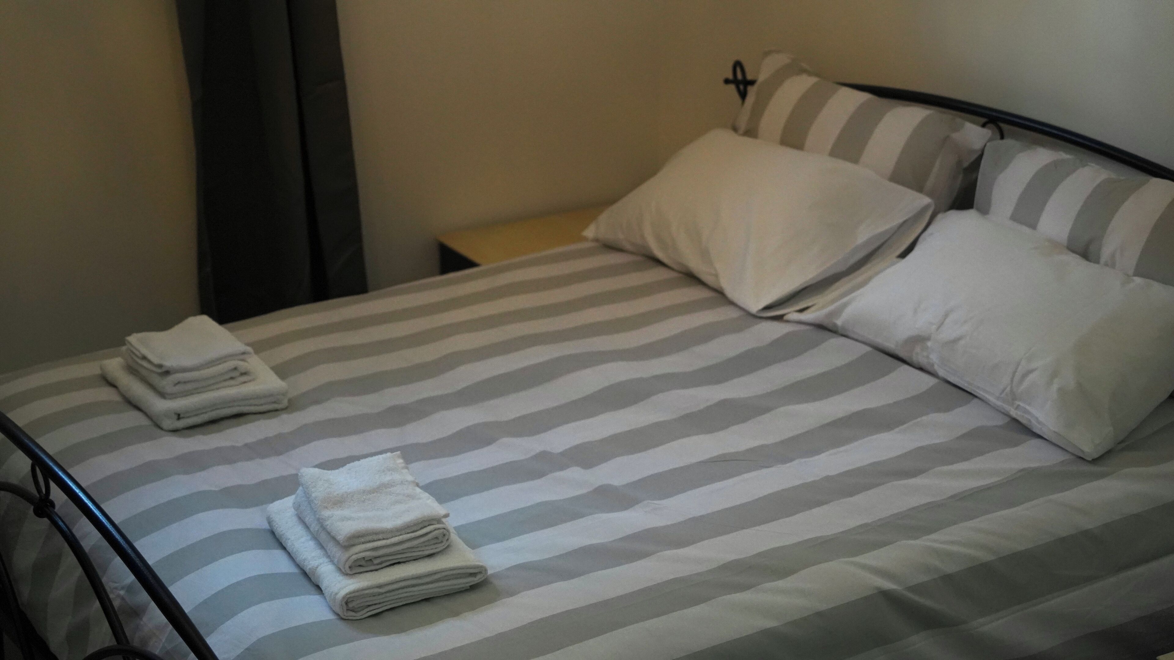 Schreibtisch, kostenloses WLAN, Bettwäsche