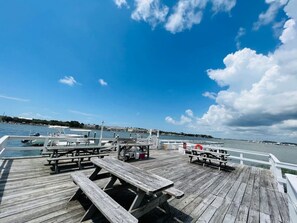 Outdoor dining - Folly River Condo -  Pool, Dock, Steps to CenterSt (Charleston)