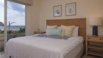 In-room safe, laptop workspace, iron/ironing board, free WiFi