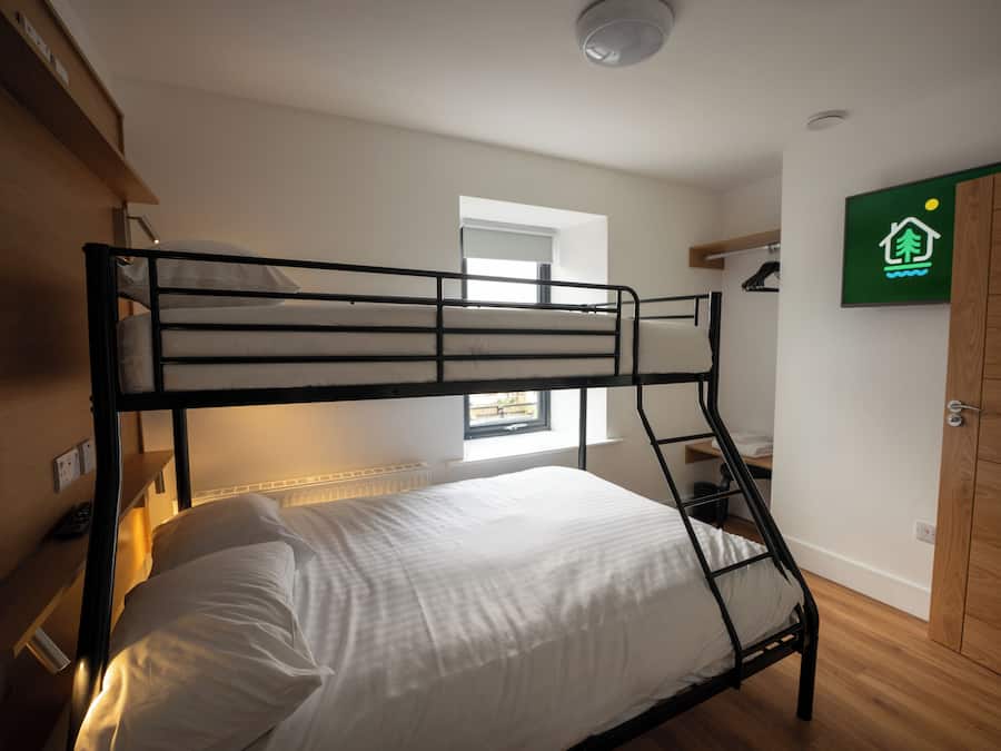 Triple Room | Free WiFi, bed sheets, wheelchair access