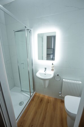 Bathroom - Éalú Lodge (Sligo)