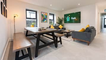 ์ผ์ด๋ธ ์ฑ๋ ์์ฒญ์ด ๊ฐ๋ฅํ 32์ธ์น ํ๋ฉด TV