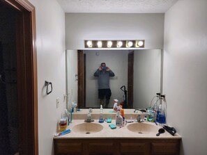 Bathroom - Cheap, Close to Campus Sublease (West Lafayette)