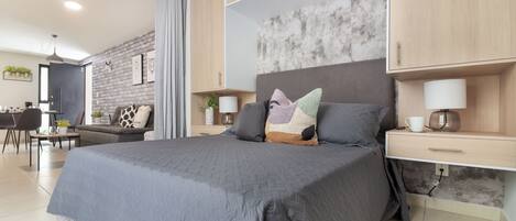 Iron/ironing board, WiFi, bed sheets