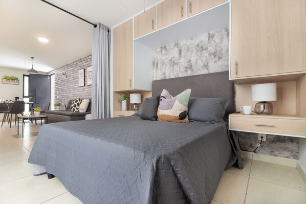 Iron/ironing board, WiFi, bed sheets - Loft for 2! Second floor and air conditioning (Guadalajara)