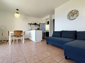 TV - Bright apartment with sea view and pool (Roquebrune-sur-Argens)