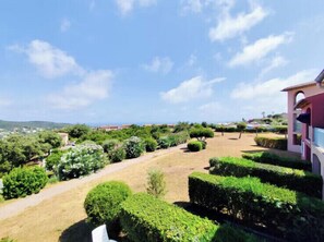 Property grounds - Bright apartment with sea view and pool (Roquebrune-sur-Argens)