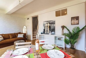 TV - Spacious and bright house near Cannes (Le Cannet)