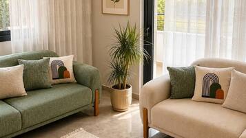 Deluxe Suite | Premium bedding, Select Comfort beds, minibar, individually decorated