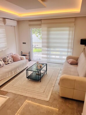 Deluxe Apartment, City View | Ruang tamu