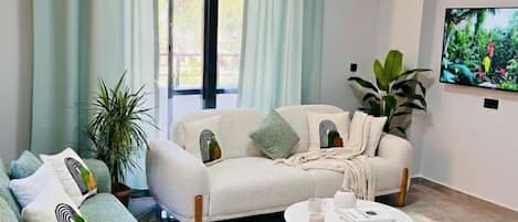 Deluxe Suite | Living area