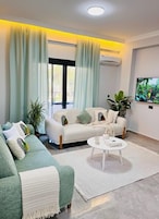 Deluxe-sviitti | Oleskelualue | 43–tuumainen äly-TV, jossa korkealuokkaiset TV-kanavat