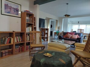 Living area - In the heart of the village, pleasant villa, enclosed garden, swimming pool and pool house. (Vaison)