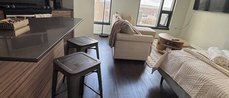 Iron/ironing board, WiFi, bed sheets