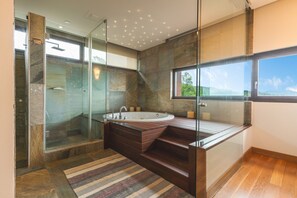 Shower, hair dryer, bidet, towels - Casa Vista Azul by Atlantic Holiday (Santa Cruz)