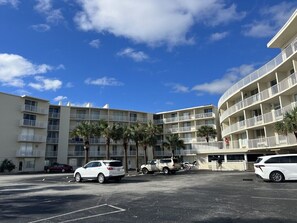 Exterior - Oceanfront Oasis studio Condo at the Beach (Daytona Beach)
