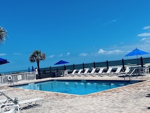 من حمّامات السباحة المغطاة، حمّام سباحة خارجي