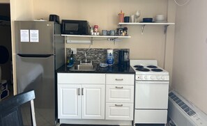 Fridge, microwave, oven, stovetop - Oceanfront Oasis studio Condo at the Beach (Daytona Beach)