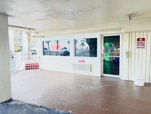 تفاصيل الفندق من الخارج