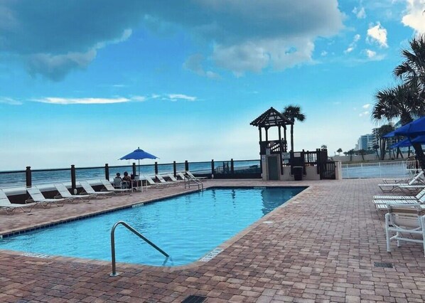 Indoor pool, outdoor pool - Oceanfront Oasis studio Condo at the Beach (Daytona Beach)
