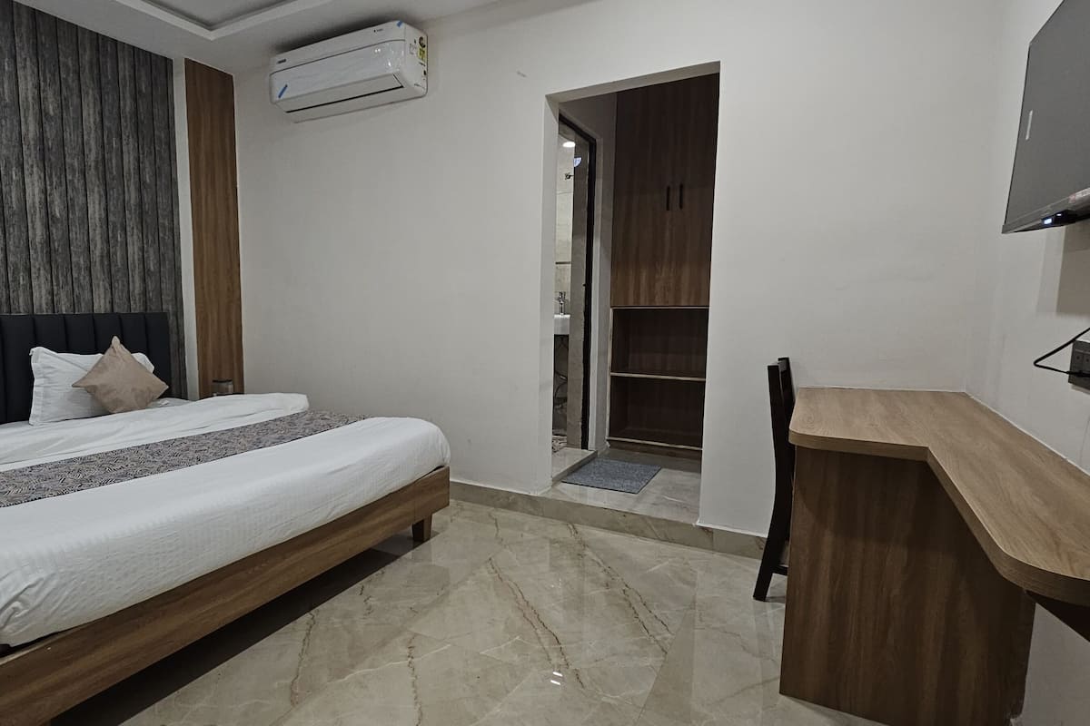 Habitación Deluxe doble | Sábanas de algodón egipcio, ropa de cama de alta calidad, escritorio