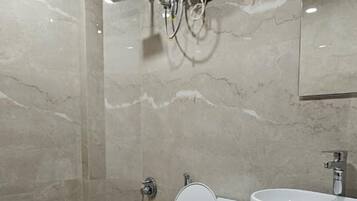 Deluxe-Zimmer | Badezimmer