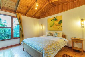 Habitación básica doble, vista al patio | Wifi gratis