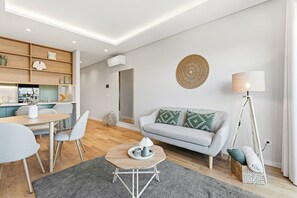 TV - GuestReady - Porto Retreat with Terrace (Porto)