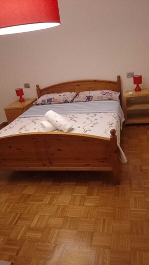 5 bedrooms, free WiFi, bed sheets - Queen Home San Giovanni (San Giovanni in Persiceto)