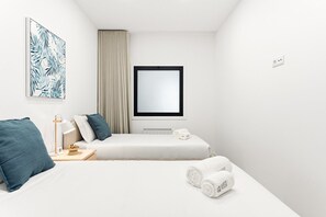 Ferros/tábuas de passar roupa, acesso à internet, roupa de cama