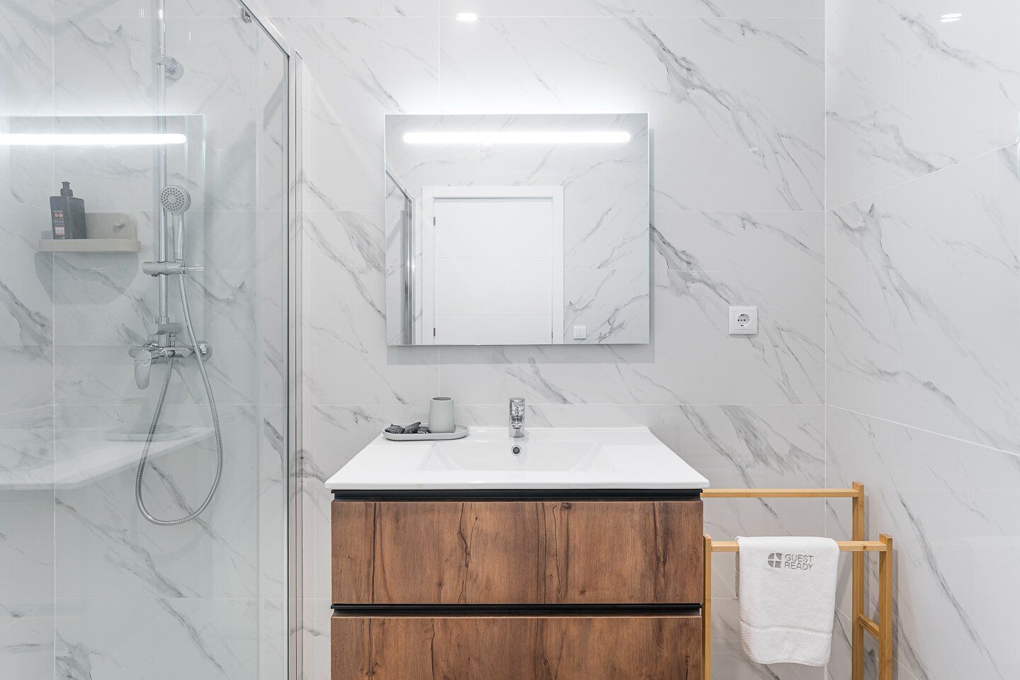 Shower, hair dryer, towels