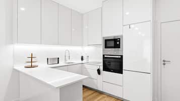 Fridge, microwave, oven, dishwasher