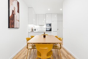 Dining - GuestReady - The Moon - Moonshine Apartment (Porto)