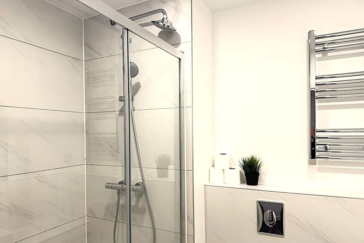 Shower, towels, soap, shampoo