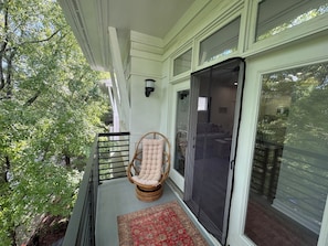 Terrace/patio - Treetop Loft Studio – Walk to Uptown Hotspots (Charlotte)