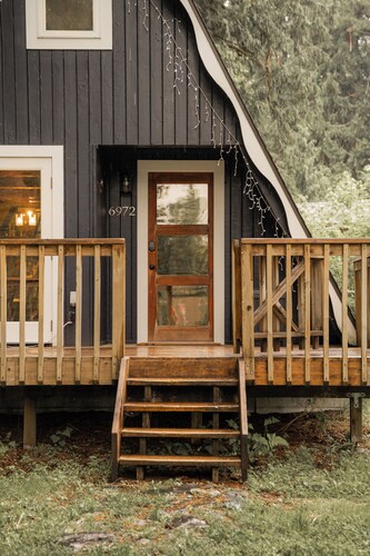 Mt Baker A-Frame | Pet-Friendly | Mountain Views
