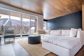 TV, stereo, offices - Mountain | Sauna | Camp de base du Massif (Saint-Philémon)