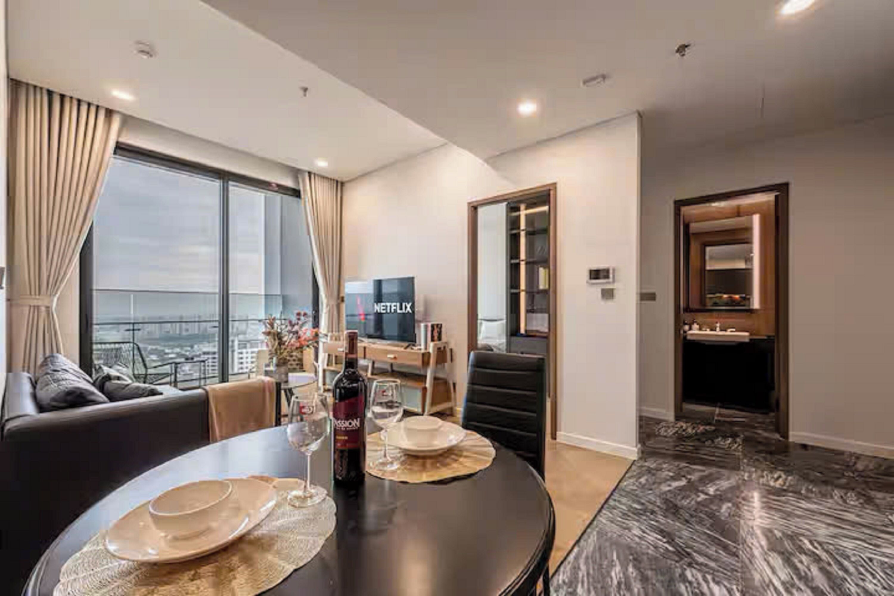 グランド スイート 1 ベッドルーム クラブラウンジ利用可 シティビュー | エジプト綿のシーツ、高級寝具、羽毛の掛け布団、セレクト コンフォート製ベッド