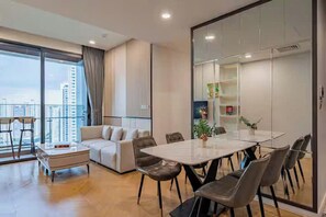 Presidential Suite, 2 Bedrooms, Club lounge access, City View | Egyptian cotton sheets, premium bedding, down duvets - Kluxstay Lumiere Riverside Residence (An Khanh)