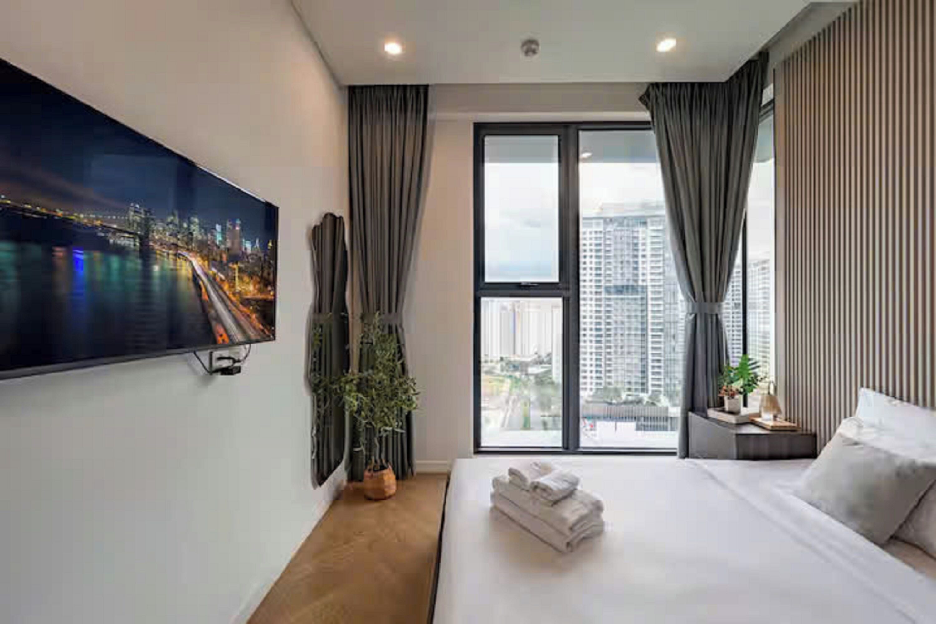 Presidential Suite, 2 Bedrooms, Club Lounge Access, City View | Egyptian cotton sheets, premium bedding, down comforters