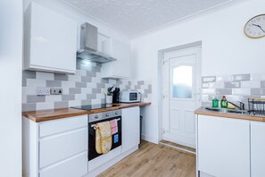 Réfrigérateur, micro-ondes, four, grille-pain